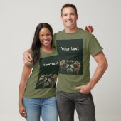 Een shirt van Lion T met bewerkbare tekst (Unisex)