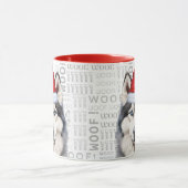 Een Siberische Husky hond op houten achtergrond Mok (Midden)