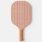 Een sinaasappel en wit patroon op een witte achter pickleball paddle (Voorkant)