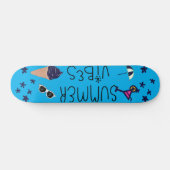 Een skateboard met een levendig design erop. (Horizontaal)