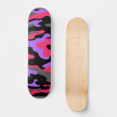 Een skateboard met een levendig design erop. (Voorkant)