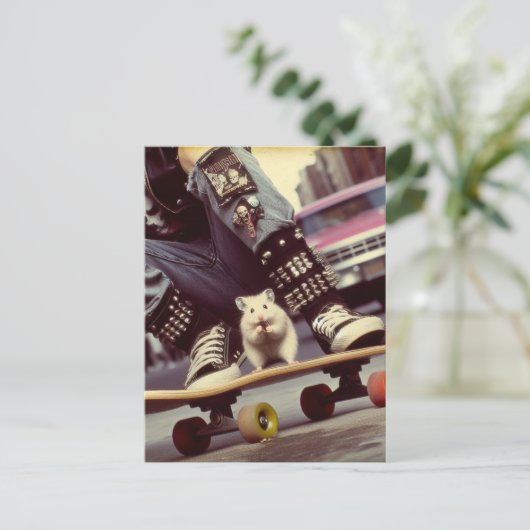 Een Skateboarden Hamster in de Stad Retro Punk Briefkaart (Staand voorkant)