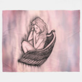 Een slaapengel op de hemelwolken in roos fleece deken (Voorkant (Horizontaal))