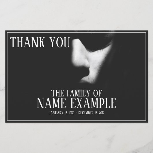 Een slaapgezicht in een halve schaduw (Voorkant)