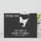 Een slaapgezicht in een halve schaduw (Staand voorkant)