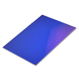 Een slank, glanzend, blauw verloop notitieboek notitieblok