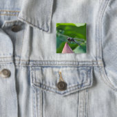Een slank smaragdlibel vierkante button 5,1 cm (In situ)