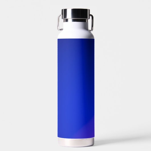 Een slanke blauwe geïsoleerde waterfles met een zi (Voorkant)