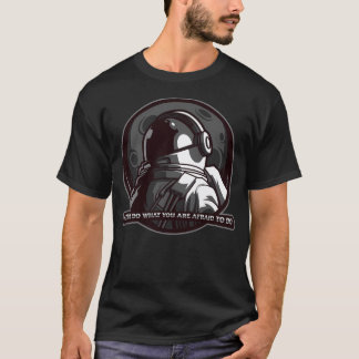 Een slimme astronaut doet altijd waar je bang voor t-shirt