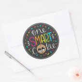 Eén slimme koekje voor het schooldiploma decor ronde sticker (Envelop)