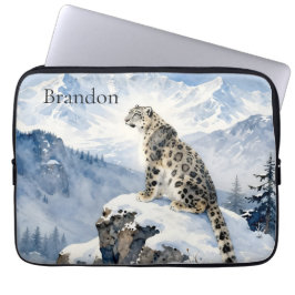 Een sneeuwluipaard op besneeuwde top gepersonalise laptop sleeve