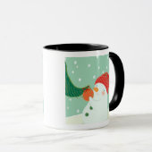 Een sneeuwman die een versiering aan een boom hang mok (Voorkant rechts)