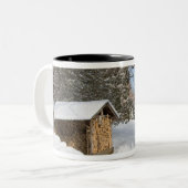 Een sneeuwscène op de kleine Lyford Pond van de AM Tweekleurige Koffiemok (Voorkant links)