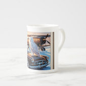 Een sneeuwuil, een vliegtuig en een oldtimer porselein kop (Voorkant rechts)