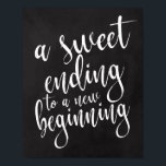 Een snoepgoed dat 8 x 10 Chalkboard trouwt Poster<br><div class="desc">Een elegant teken van de snijrandbruiloft,  kenmerkt de tekst "een zoet einde aan een nieuw begin"in een geëxtraheerde manuscriptdoopvont,  voegt de borsteltextuur een spontaan en playful gevoel toe. De achtergrondkleur kan aan uw behoeften en voorkeuren worden aangepast. Neem contact met mij op als u een speciaal verzoek hebt.</div>