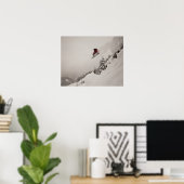 Een snowboarder springt van een klif naar een poed poster (Thuiskantoor)