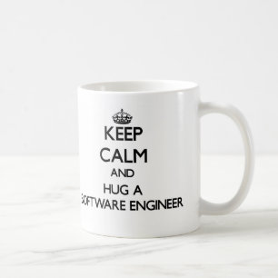Een software engineer onderhouden koffiemok