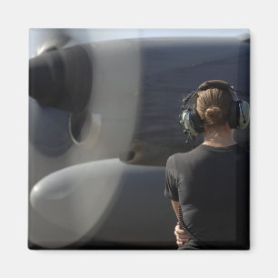 Een soldaat bewaakt de prestaties magneet