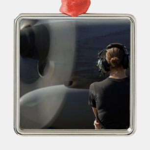 Een soldaat bewaakt de prestaties metalen ornament