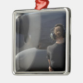 Een soldaat bewaakt de prestaties metalen ornament (Links)