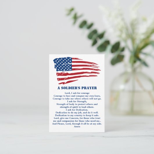 Een soldaat bidt militair-Amerikaans vlaggenschip Visitekaartje (Staand voorkant)