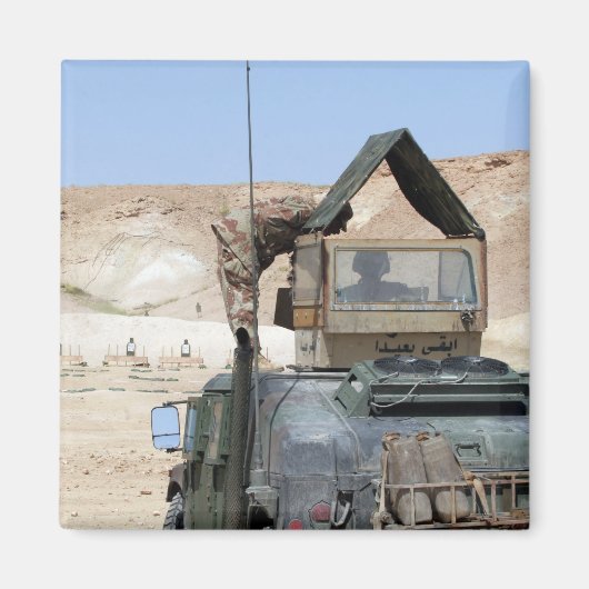 Een soldaat geeft opdracht aan een Irakese soldaat Magneet (Voorkant)