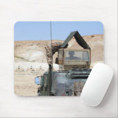 Een soldaat geeft opdracht aan een Irakese soldaat Muismat (Met muis)