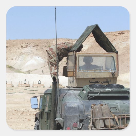 Een soldaat geeft opdracht aan een Irakese soldaat Vierkante Sticker (Voorkant)