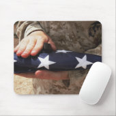 Een soldaat houdt de Amerikaanse vlag. Muismat (Met muis)