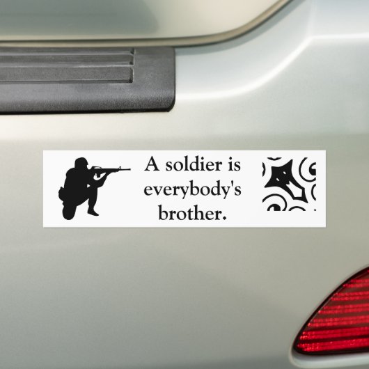 Een soldaat is ieders broer. bumpersticker (Op auto)