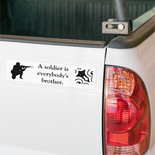 Een soldaat is ieders broer. bumpersticker (Op Truck)