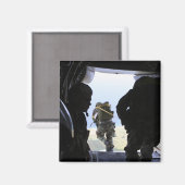 Een soldaat maakt een statische sprong magneet (Voorkant / Achterkant)