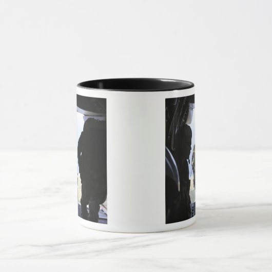 Een soldaat maakt een statische sprong mok (Midden)