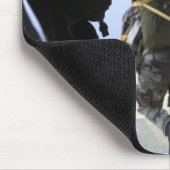 Een soldaat maakt een statische sprong muismat (Hoek)