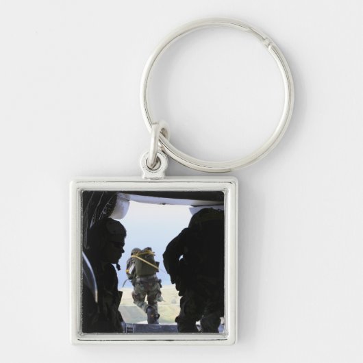 Een soldaat maakt een statische sprong sleutelhanger (Voorkant)