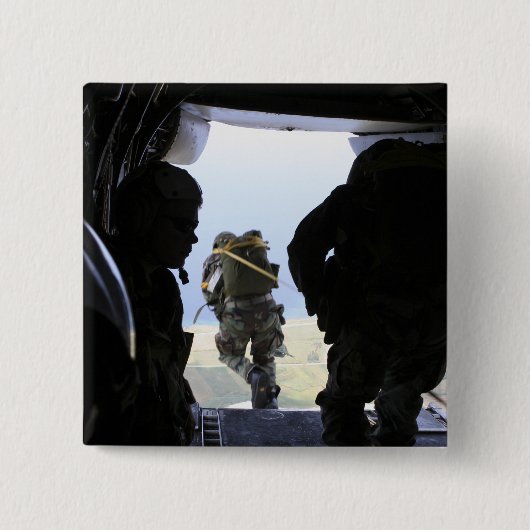 Een soldaat maakt een statische sprong vierkante button 5,1 cm (Voorkant)