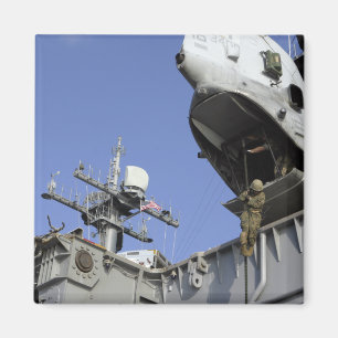 Een soldaat met snelle touwen magneet