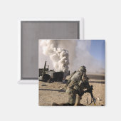 Een soldaat reageert op een gecontroleerde explos magneet (Voorkant / Achterkant)