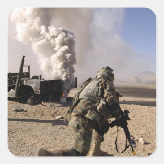 Een soldaat reageert op een gecontroleerde explos vierkante sticker (Voorkant)