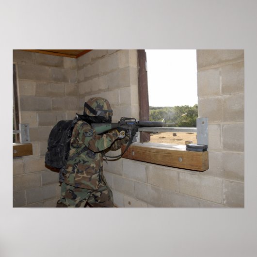 Een soldaat treedt op als oppositiemacht poster (Voorkant)