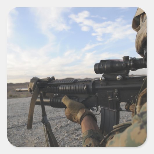 Een soldaat viert in brand op een doelwit vierkante sticker (Voorkant)