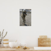 Een soldaat zet zijn doelwit aan op een schiettoes poster (Keuken)