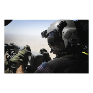 Een soldaat zorgt voor veiligheid foto afdruk