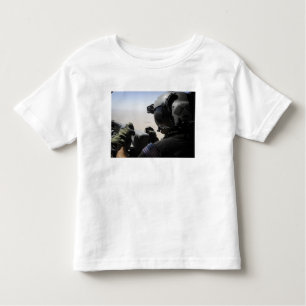 Een soldaat zorgt voor veiligheid kinder shirts