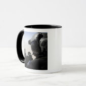 Een soldaat zorgt voor veiligheid mok (Voorkant links)