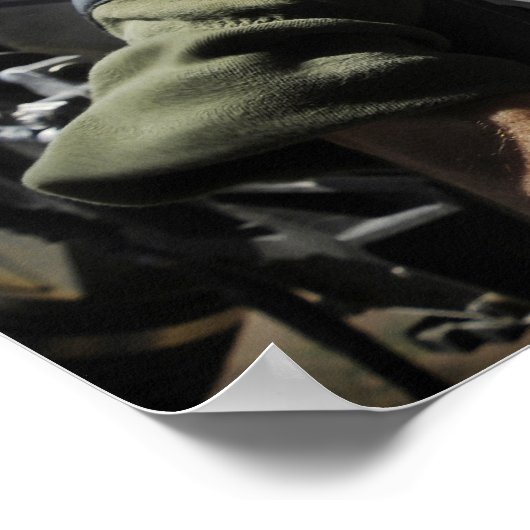 Een soldaat zorgt voor veiligheid poster (Hoek)