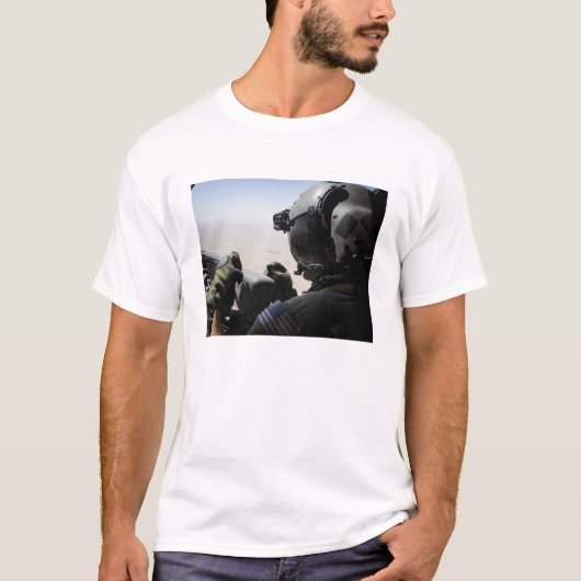 Een soldaat zorgt voor veiligheid t-shirt (Voorkant)