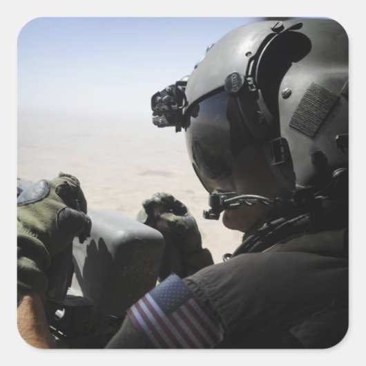 Een soldaat zorgt voor veiligheid vierkante sticker (Voorkant)