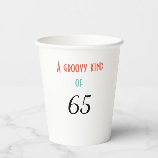 Een soort groovy van 65 papieren bekers (Achterkant)