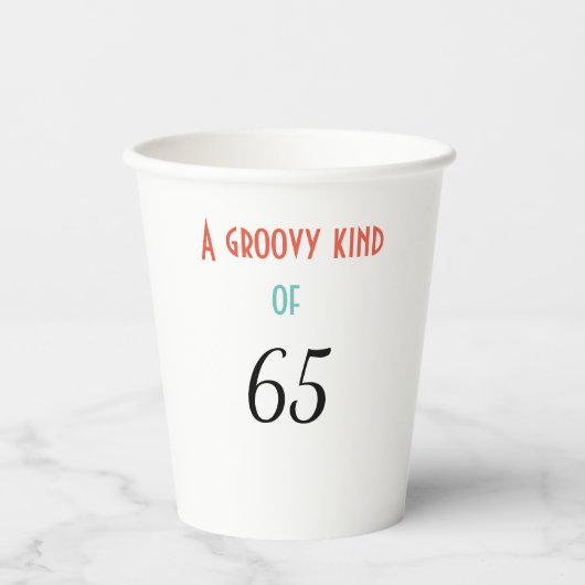Een soort groovy van 65 papieren bekers (Voorkant)